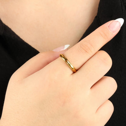 Bague Amara or en main